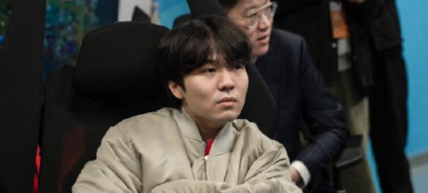 PG模拟器-Rookie回归赛场，爆冷首场状态亮眼，FPX观众沸腾！的简单介绍