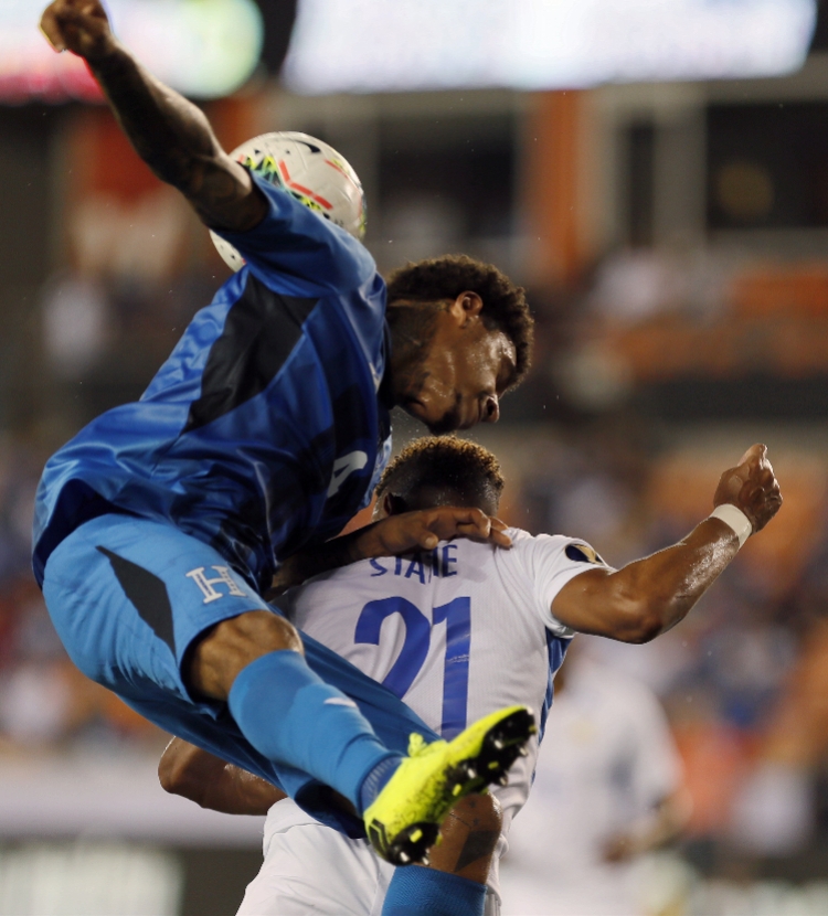 关中雷霆队鏖战陇右金雕队，柔道巡回赛读秒绝平，转换速度占优。黑马成最大惊喜的简单介绍