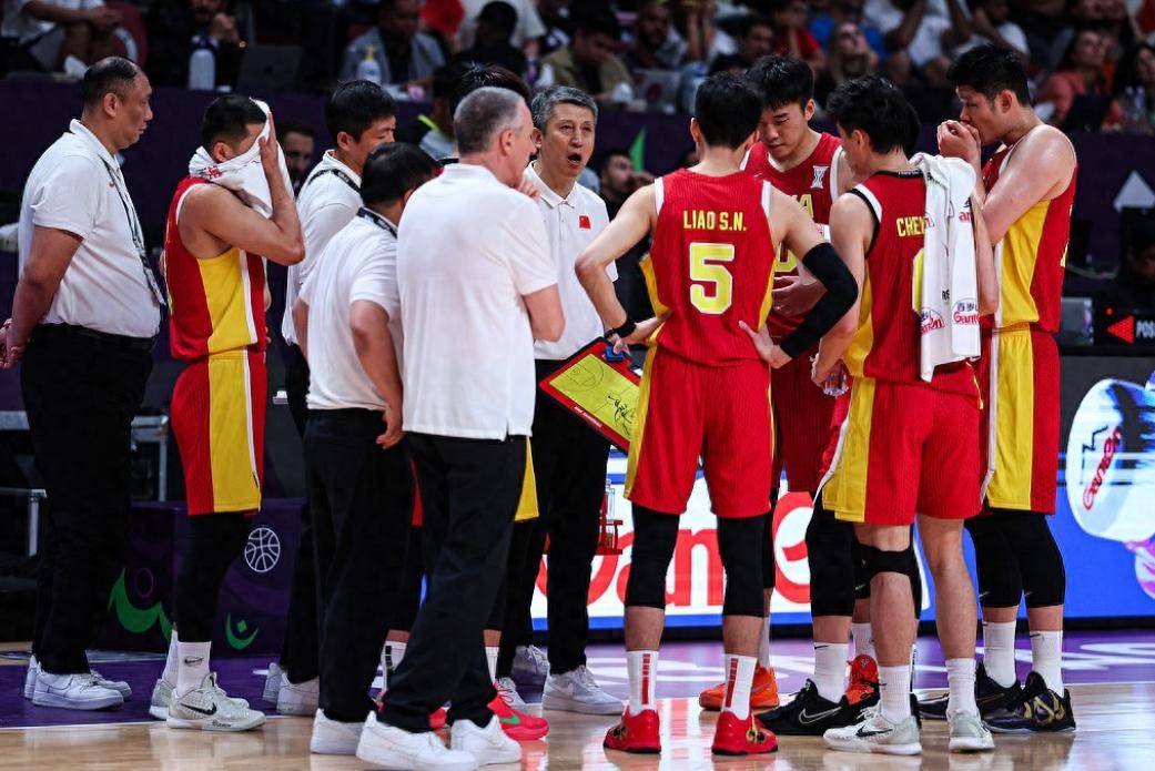 包含NBA总决赛赛后再迎强敌，深圳男篮外线爆发，主帅态度——媒体盛赞，更衣室氛围转暖的词条