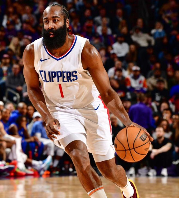 哈登在皇家马德里比赛中关键助攻，出色防守引发热议！的简单介绍